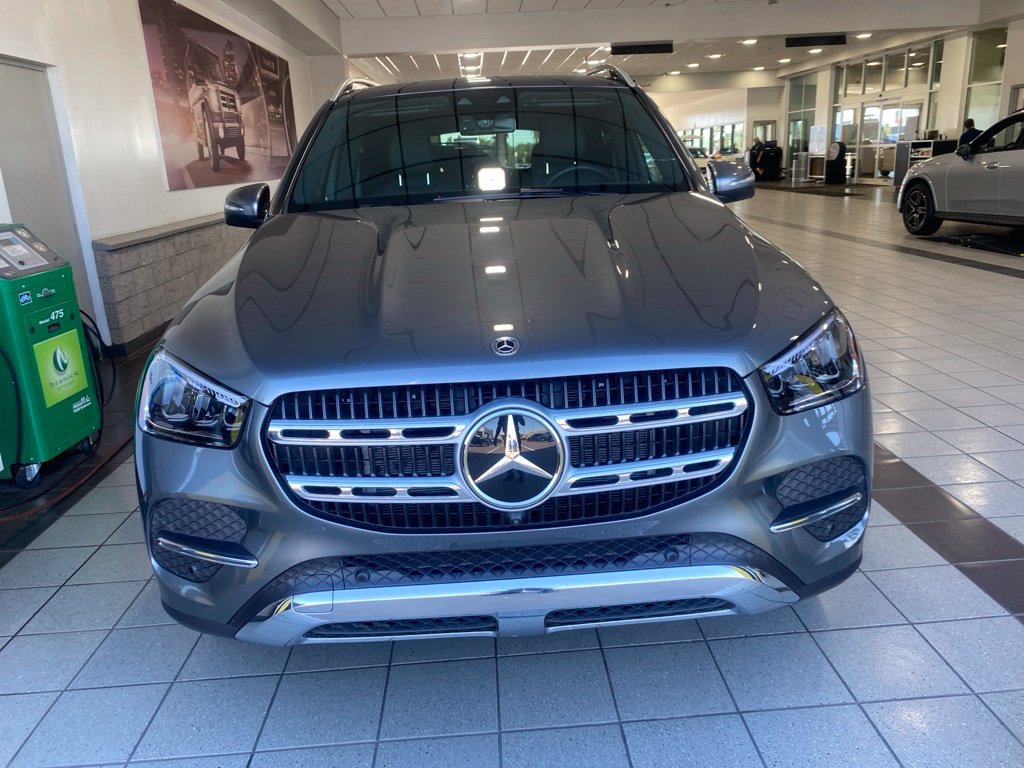 Used 2025 Mercedes-Benz GLE 450e 4MATIC image 2