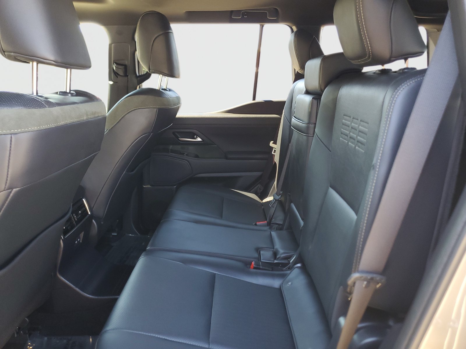 Used 2026 Lexus GX 550 w/ Accessory Package (32) AWD/4WD image 14