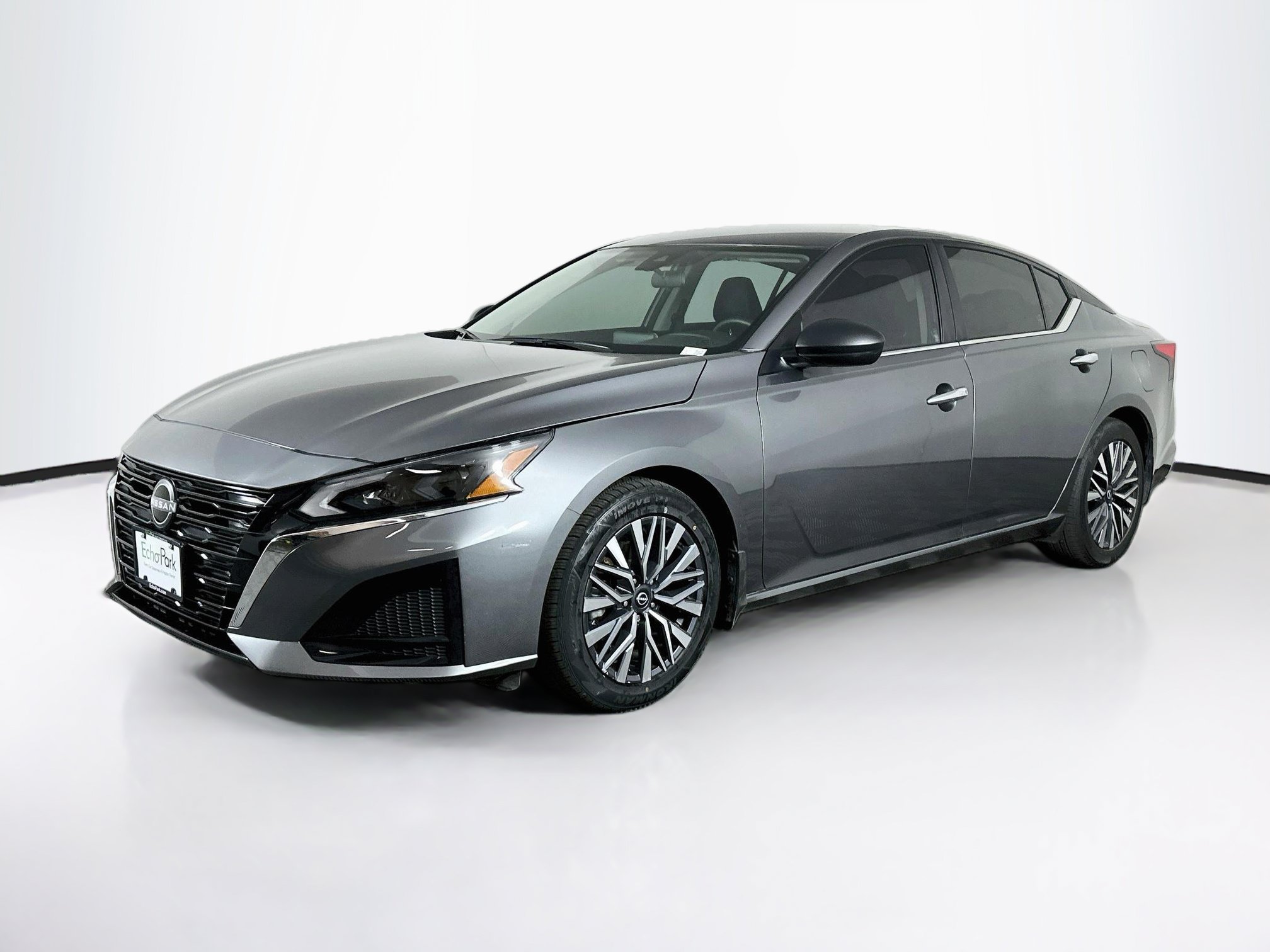 Used 2024 Nissan Altima 2.5 SV FWD image 3