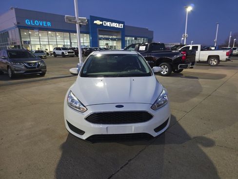 Used 2016 Ford Focus SE w/ Reverse Sensing Package image 2