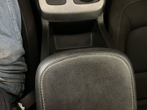 Used 2022 Chevrolet Colorado LT w/ Fleet Safety Package image 22