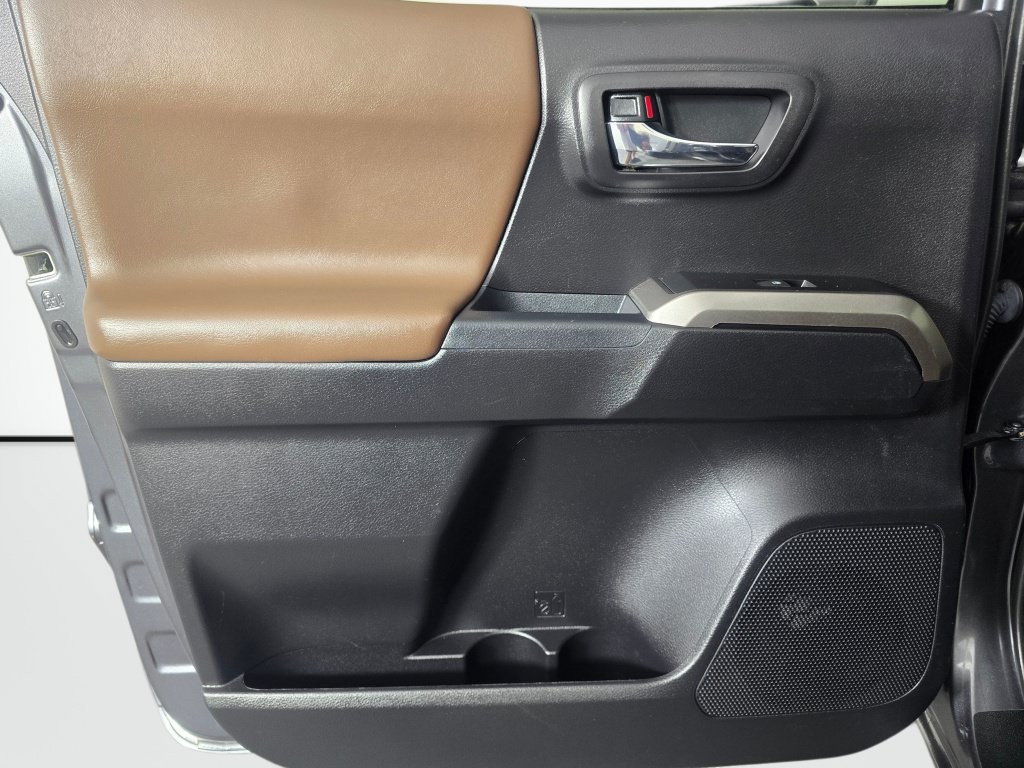 Used 2021 Toyota Tacoma Limited AWD/4WD image 20