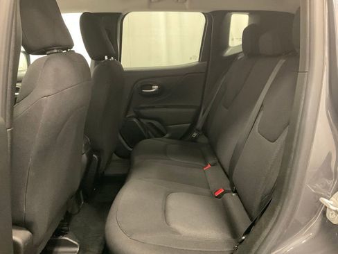 Used 2023 Jeep Renegade Latitude image 29