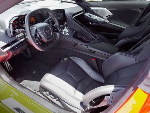 Used 2025 Chevrolet Corvette Stingray Preferred Cpe w/ Z51 Performance Package RWD image 17