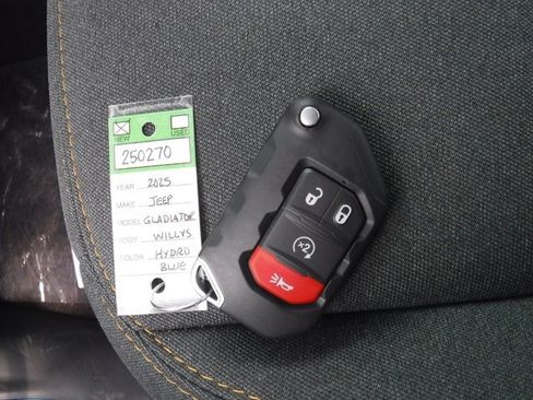 New 2025 Jeep Gladiator Willys image 38