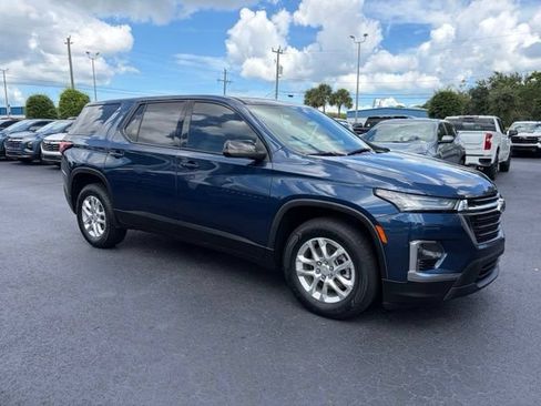 Used 2022 Chevrolet Traverse LS FWD image 1