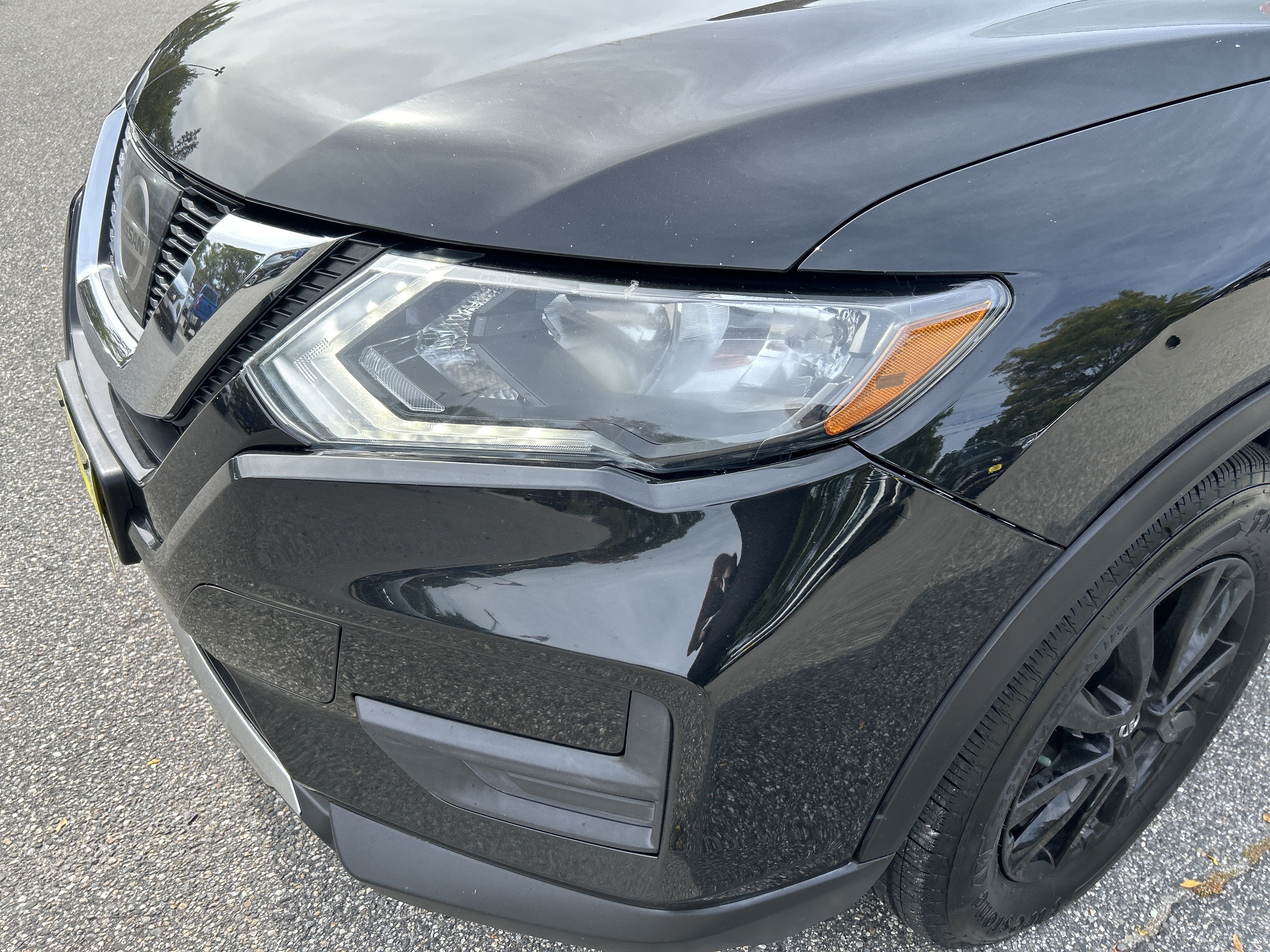 Used 2017 Nissan Rogue SV w/ Midnight Edition AWD/4WD image 9