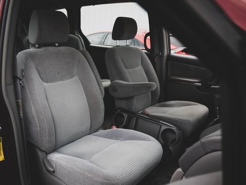 Used 2006 Toyota Sienna CE image 19