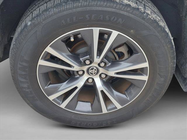 Used 2017 Toyota Highlander LE FWD image 16