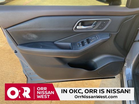 Used 2023 Nissan Rogue Platinum w/ Platinum Premium Package image 12