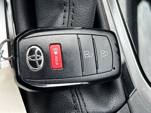 Used 2022 Toyota Corolla Cross LE image 38