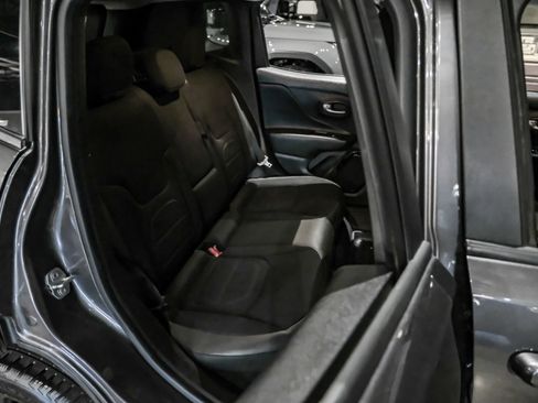 Used 2017 Jeep Renegade Altitude AWD/4WD image 32
