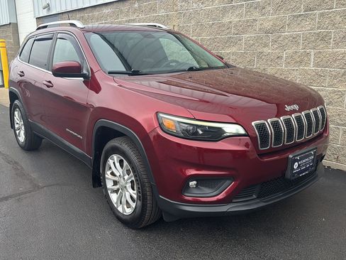 Used 2019 Jeep Cherokee Latitude w/ Popular Appearance Group AWD/4WD image 3