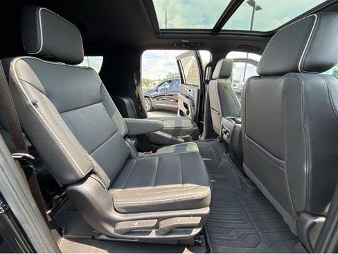 Used 2025 GMC Yukon XL Elevation w/ Technology Package AWD/4WD image 7