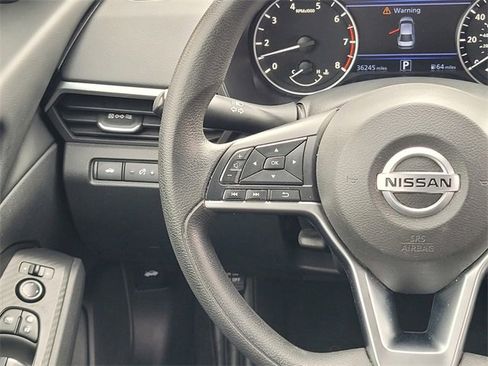 Used 2022 Nissan Altima 2.5 SV image 17