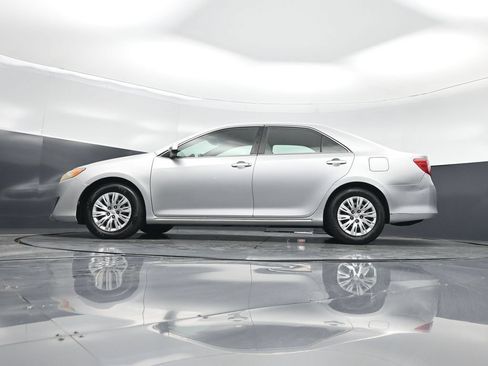 Used 2014 Toyota Camry LE FWD image 7