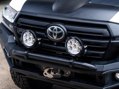 Used 2017 Toyota Land Cruiser w/ Four Season Floor Mat Package AWD/4WD image 8