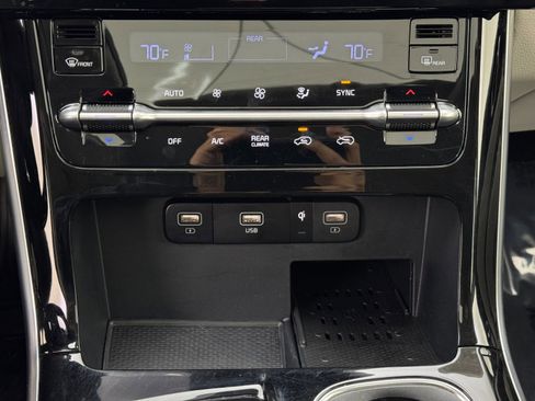 Used 2024 Kia Carnival SX Prestige image 27