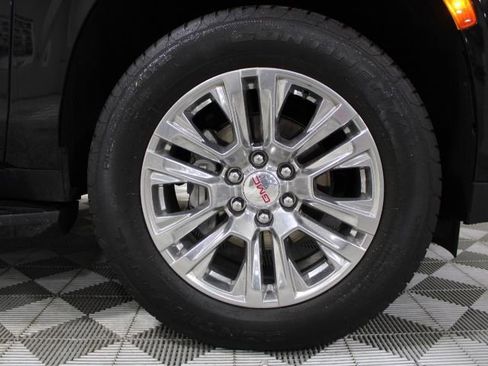 Used 2024 GMC Yukon XL Denali image 43