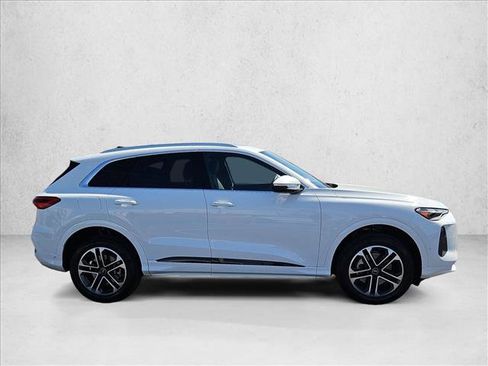 Certified 2025 Audi Q5 Premium w/ Convenience Package AWD/4WD image 4