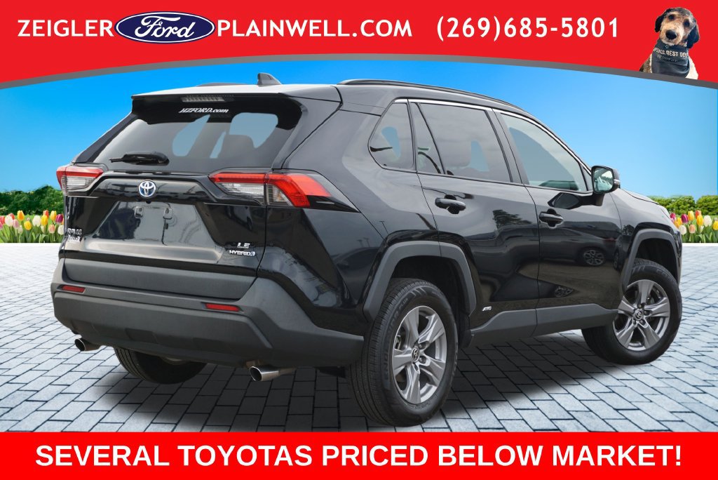 Used 2023 Toyota RAV4 LE AWD/4WD image 5