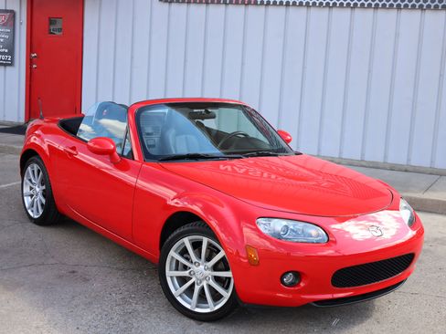 Used 2006 MAZDA MX-5 Miata Grand Touring image 5
