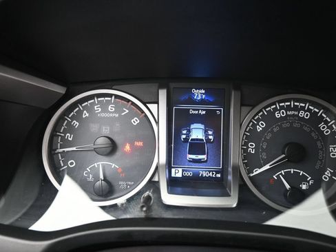 Used 2016 Toyota Tacoma SR5 w/ Towing Package RWD image 19