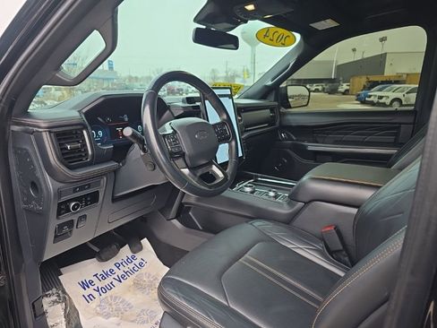 Used 2024 Ford Expedition Platinum image 19