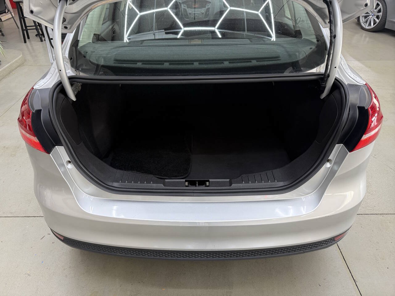 Used 2017 Ford Focus SE FWD image 9