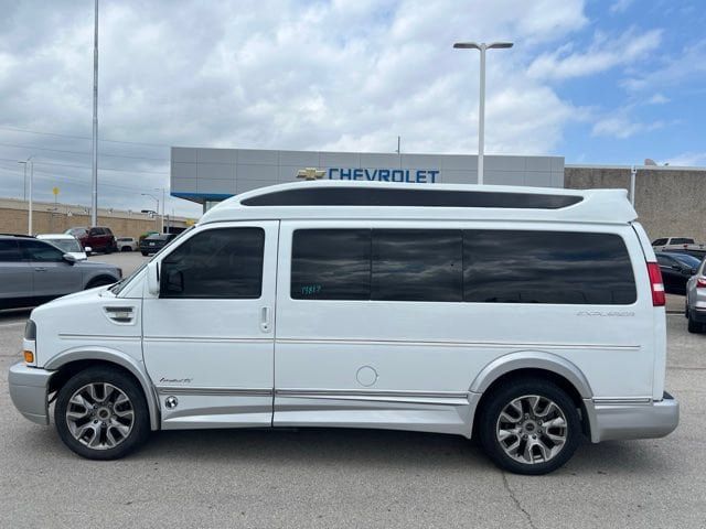 Used 2022 GMC Savana 2500 w/ Enhanced Convenience Package RWD image 6