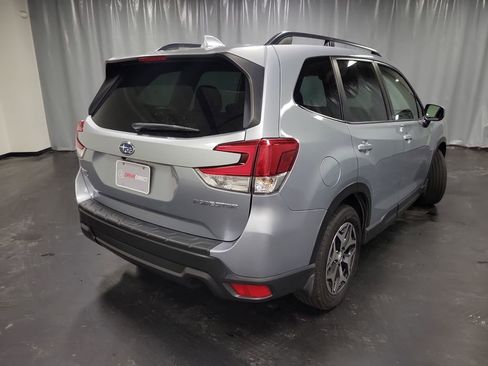 Used 2020 Subaru Forester Premium image 9
