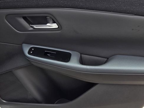 New 2026 Nissan Leaf Platinum+ FWD image 8