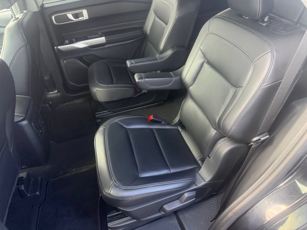 Used 2024 Ford Explorer XLT w/ Equipment Group 202A AWD/4WD image 32