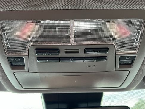 Used 2019 Toyota Highlander Limited FWD image 25
