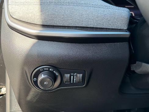 Used 2025 Jeep Compass Latitude AWD/4WD image 15