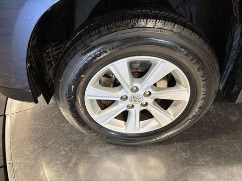 Used 2011 Toyota Highlander 4WD image 10