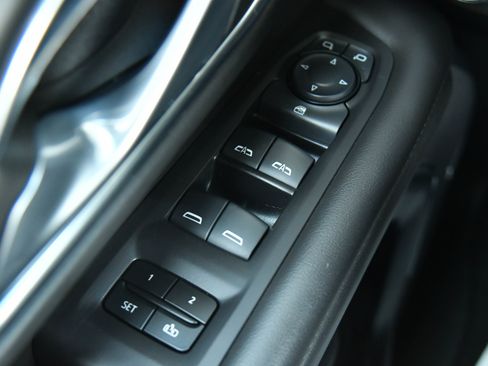 Used 2024 Chevrolet Suburban LT image 38