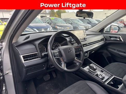 Used 2024 Mitsubishi Outlander SE image 9