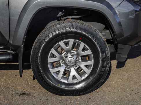 Used 2017 Toyota Tacoma SR5 image 7