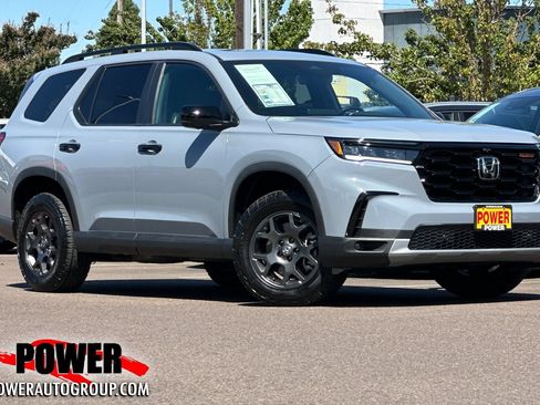 Used 2024 Honda Pilot TrailSport image 1