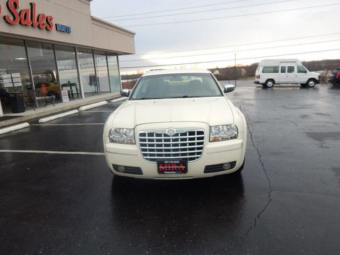 Used 2010 Chrysler 300 Touring image 4
