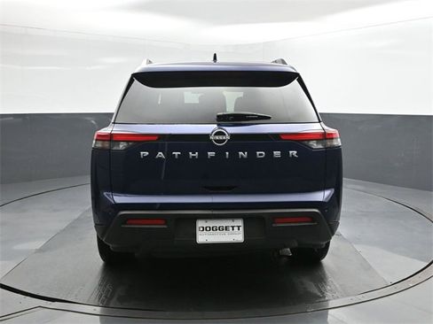 Used 2025 Nissan Pathfinder SV image 3