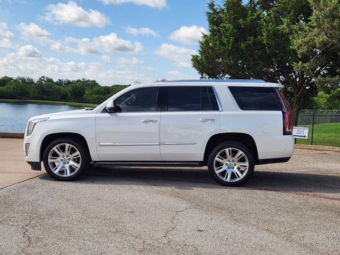 Used 2019 Cadillac Escalade Premium Luxury AWD/4WD image 3