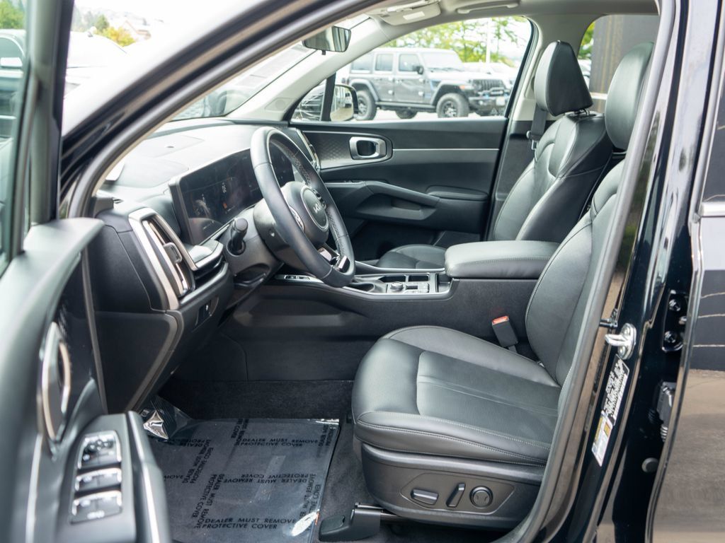 Certified 2025 Kia Sorento S w/ Panoramic Sunroof Package AWD/4WD image 11