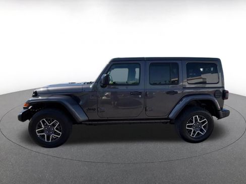 Used 2025 Jeep Wrangler Unlimited Sahara AWD/4WD image 9