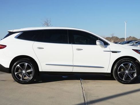 Used 2019 Buick Enclave Essence w/ LPO, Sport Appearance Package image 10