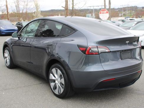 Used 2023 Tesla Model Y Long Range AWD/4WD image 5