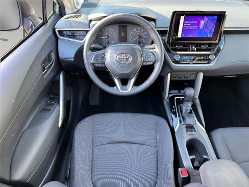 Used 2024 Toyota Corolla Cross LE w/ Moonroof Package image 19