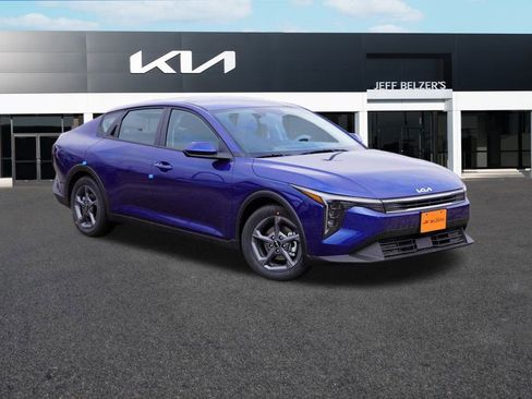 New 2025 Kia K4 LXS image 1