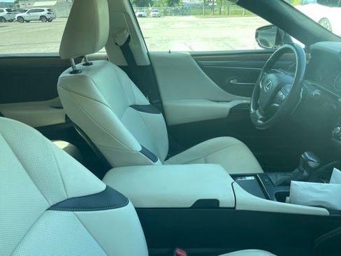 Used 2024 Lexus ES 350 w/ Premium Package FWD image 8